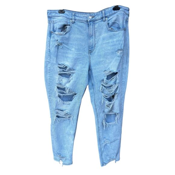 American Eagle woman’s18 Regular Denim Mom Jeans Blue torn Distress light wash - Picture 1 of 6